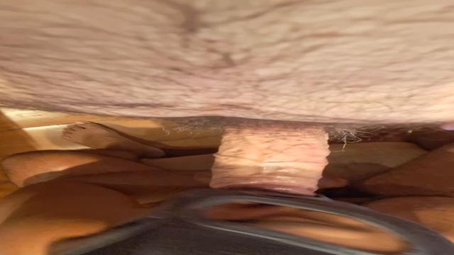 CHEGANDO A VARA DEIXANDO SUA CUCETINHA TODA ARROMBADA 