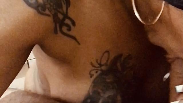 AMIGO ME ACORDOU PRA MAMAR