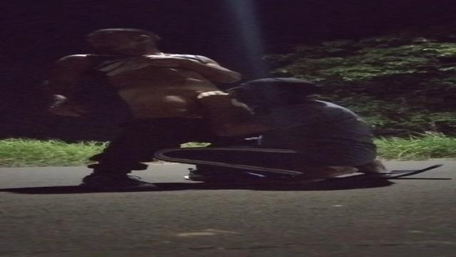 Aquela foda no meio da rua mó delícia curto  em públ...