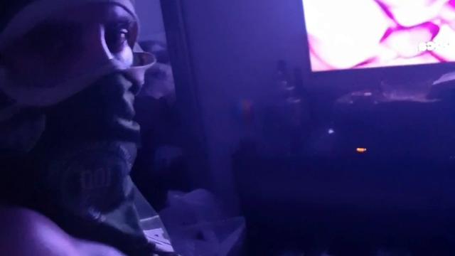 SOCANDO UMA, VENDO FILME PORNÔ HETERO!