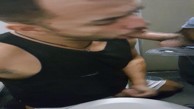 A PRIMEIRA RAPIDINHA NO BANHEIRÃO - HOJE 