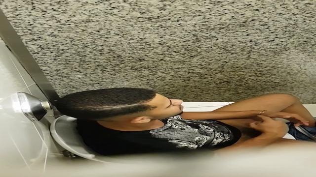 Peguei o mlk do almoxarifado na punheta 