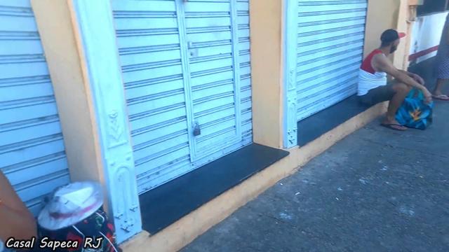 GRAZY SAPECA E NANA DIABA MOSTRANDO CALCINHA E PEITINHO NO MEIO DA RUA EM OLARIA - RJ