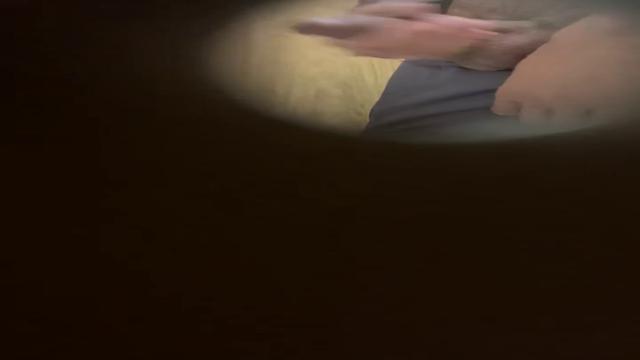 Batendo uma no banheiro 