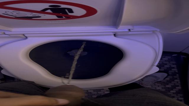 Mijando no avião