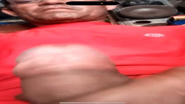 Mais um pedreiro  inédito .. 50 anos roludo bem safa...