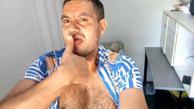 Mochileiro gozando muito