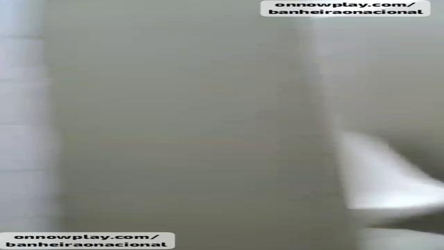 Putaria é no banheirão 