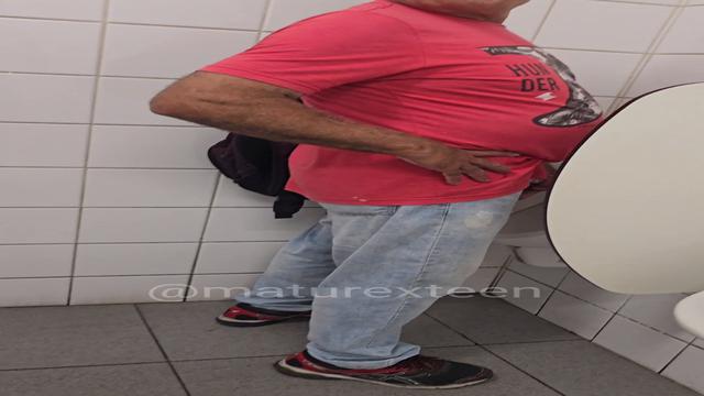 PASSEI NESTE BANHEIRO NA MOOCA ONDE TEM VÁRIOS PAIZO...