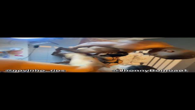 Jhonny Paulista e Novinho Rios comendo a boneca Gata