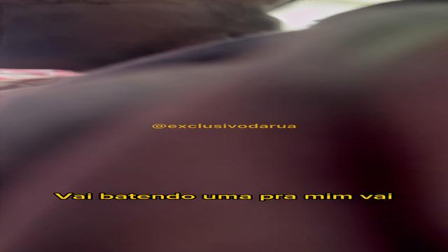 Os caras são muito safados. Fui mamando e ele fumand...