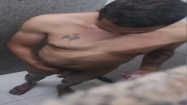 Caminhoneiro no banho