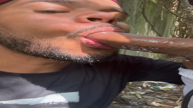 Puro casado saiu pra caçar e ganhou uma mamada na tr...