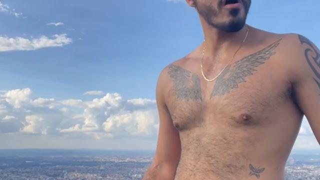 DANDO LEITE NA BOCA DO MOCHILEIRO 