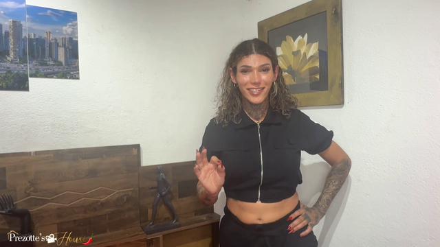 Amigas trans fode a buceta de uma mulher trans, assi...