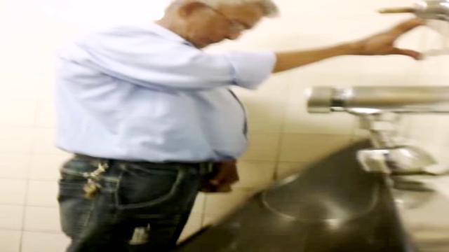 Pissing #122