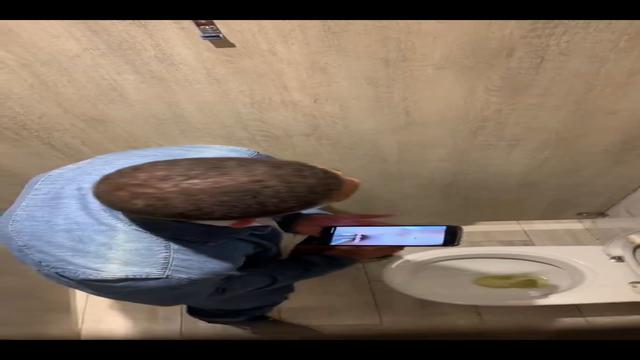 Gozando no banheiro 