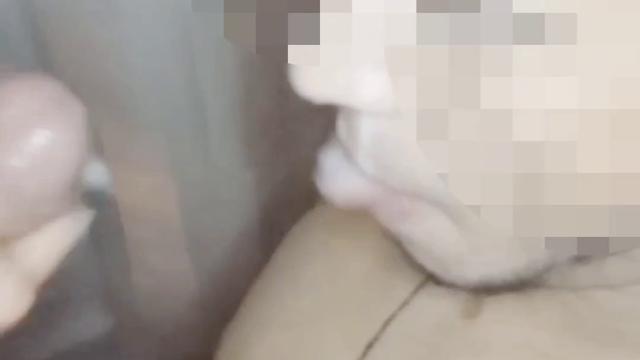 Puto não aguentou segurar e gozou na minha boca