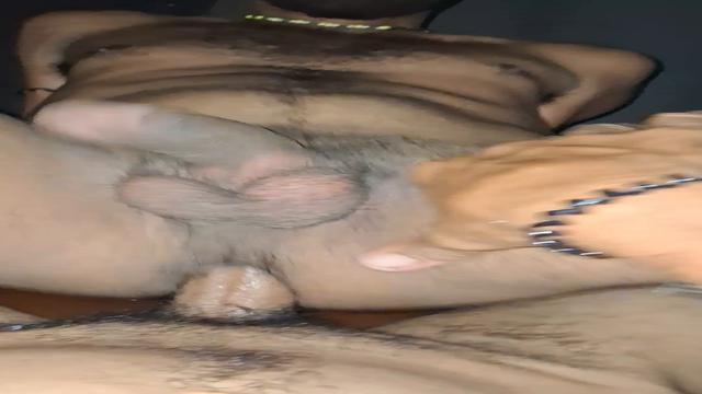Trepada gostosa na sauna com um dotado e depois mame...