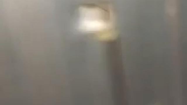 Caminhoneiro gordinho no banho