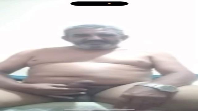 Mais um negão inédito pra vocês esse tem barba branc...