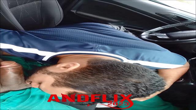 378-Mamando Negão no carro