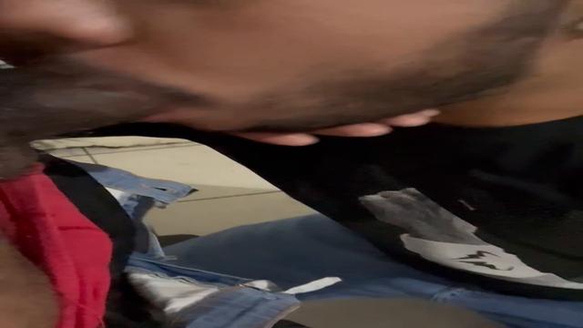 Tomando leitinho da pica grossa