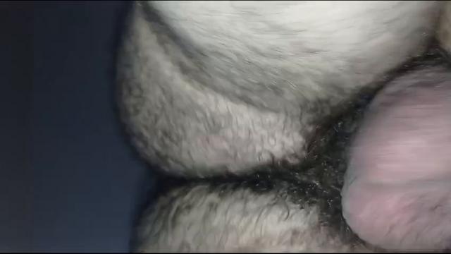 Olha o pau entrando e as bolas batendo na bunda do p...