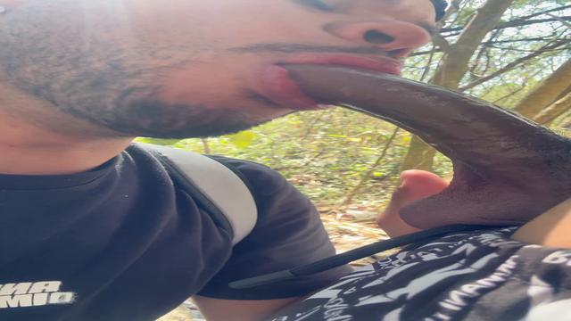 Novinho tava com tanto tesão que gozou logo na minha...