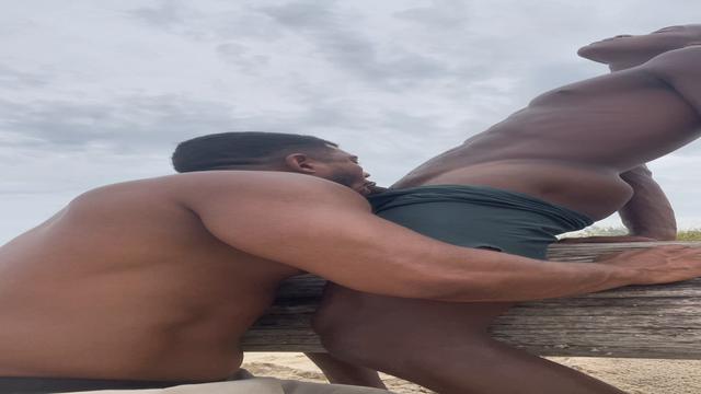 militar novinho me comeu na praia gostoso