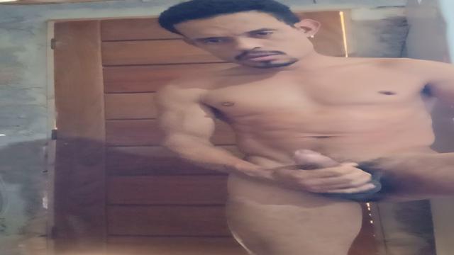 Macho pauzudo gozando 