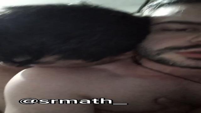 Dando pro entregador de agua