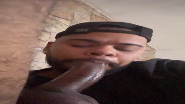 Casado ficou sozinho e pediu uma ajuda pra aliviar o...