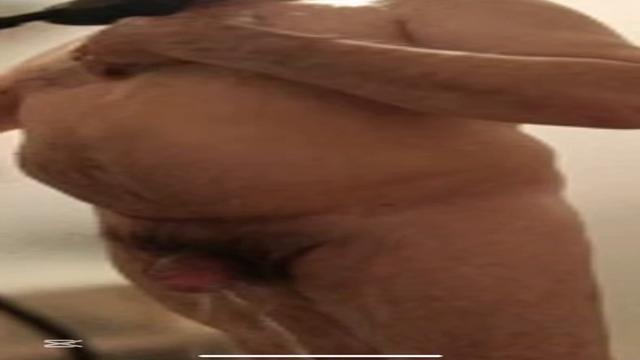 Dono do bar vídeo inédito tomando banho pica gostosa...