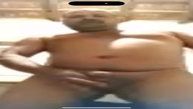 Gorrinho casado 47 anos aproveitou que a mulher foi na padaria e bateu uma bronha gostosa 