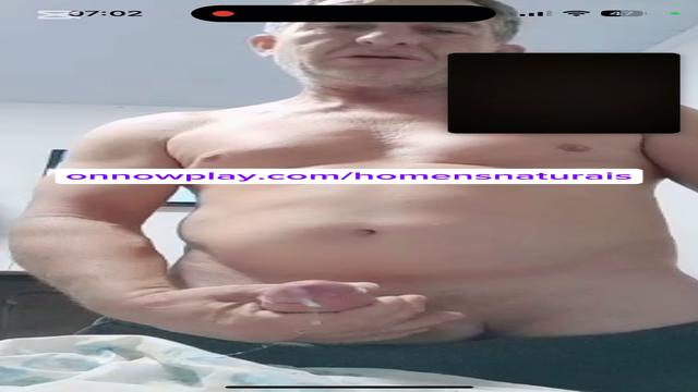 Alemão grosso gozando