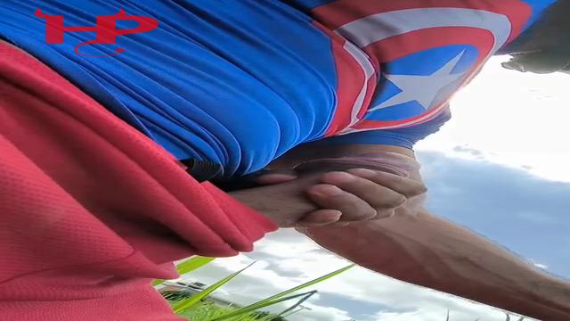 The gringo jerking off while I'm riding the moto...