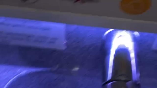 Batendo uma no banheiro do aviao