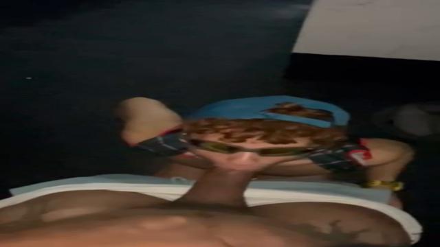 Mlk me arrastou pras escadas de emergência e me fude...