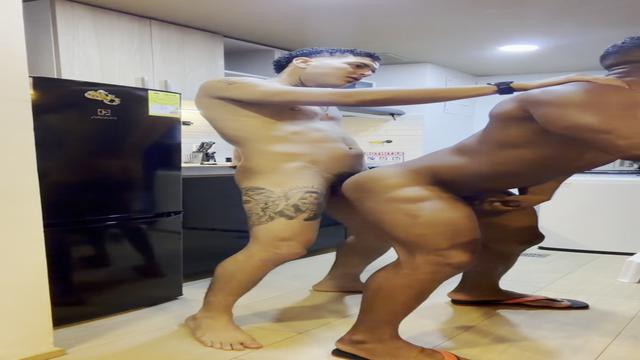 ENTREGADOR COLOMBIANO DOTADO ME LEITOU