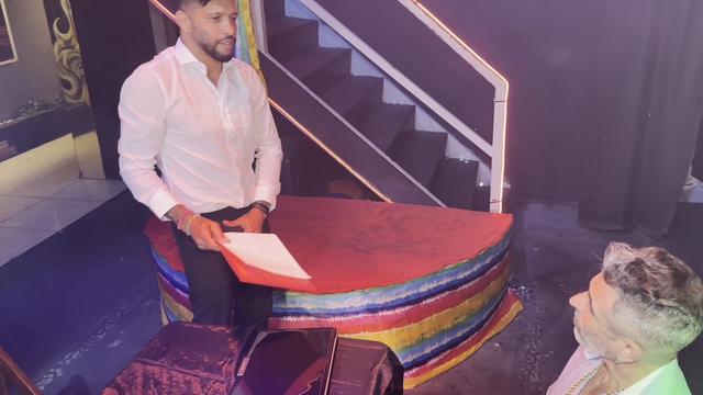 ENTREVISTA DE EMPREGO ACABA EM MUITO SEXO E MUITA APROVAÇÃO