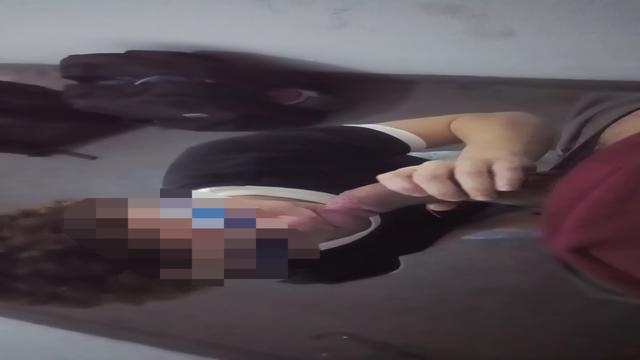 Negão Dot me fodeu na escada de emergência do shoppi...