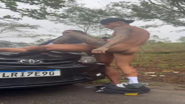 Tava fudendo o passageiro e um cria veio participar