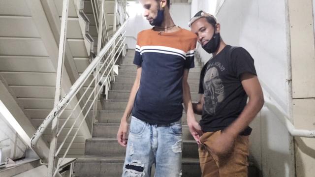 pegacao na escadaria no shopping 