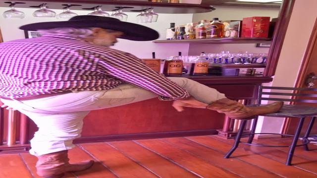 SUADAO EXALANDO MEU CHEIRAO DE MACHO 