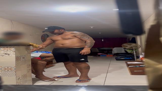 Entregador uma delícia bem magrinho 