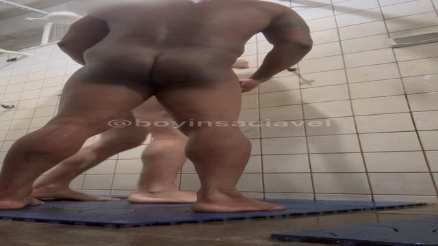 329 - No vestiário depois do futebol