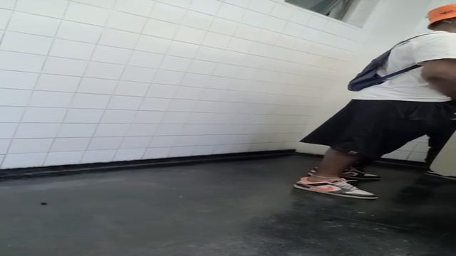 Vários machos e muita pica