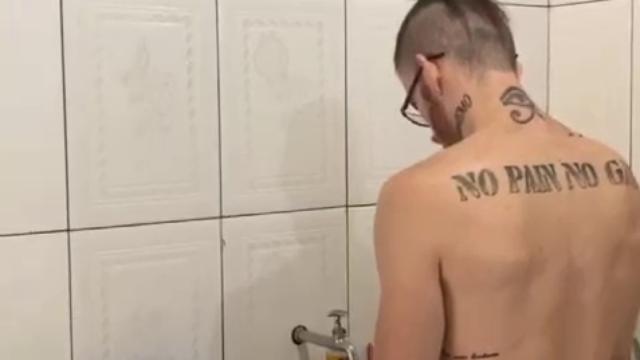 lavando louça