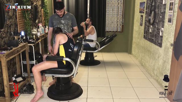 Quando fazer a barba vira uma suruba 